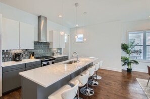 Fridge, microwave, oven, stovetop - 22- Large Modern Home- The Music City Collection (Berry Hill)