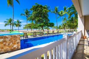 Outdoor pool - Ocean front and just steps from the pools and ocean! (Jacó)