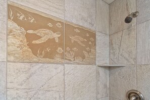 Condo, 1 King Bed with Sofa bed, Lagoon View | Bathroom | Combined shower/tub, towels