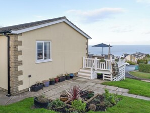 Terrace/patio - 2 bedroom accommodation in Knipe Point, near Cayton (Knipe Point, near Cayton)