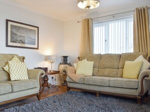 Living area - 2 bedroom accommodation in Knipe Point, near Cayton (Knipe Point, near Cayton)