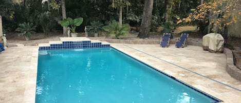 Utomhuspool och uppvärmd pool