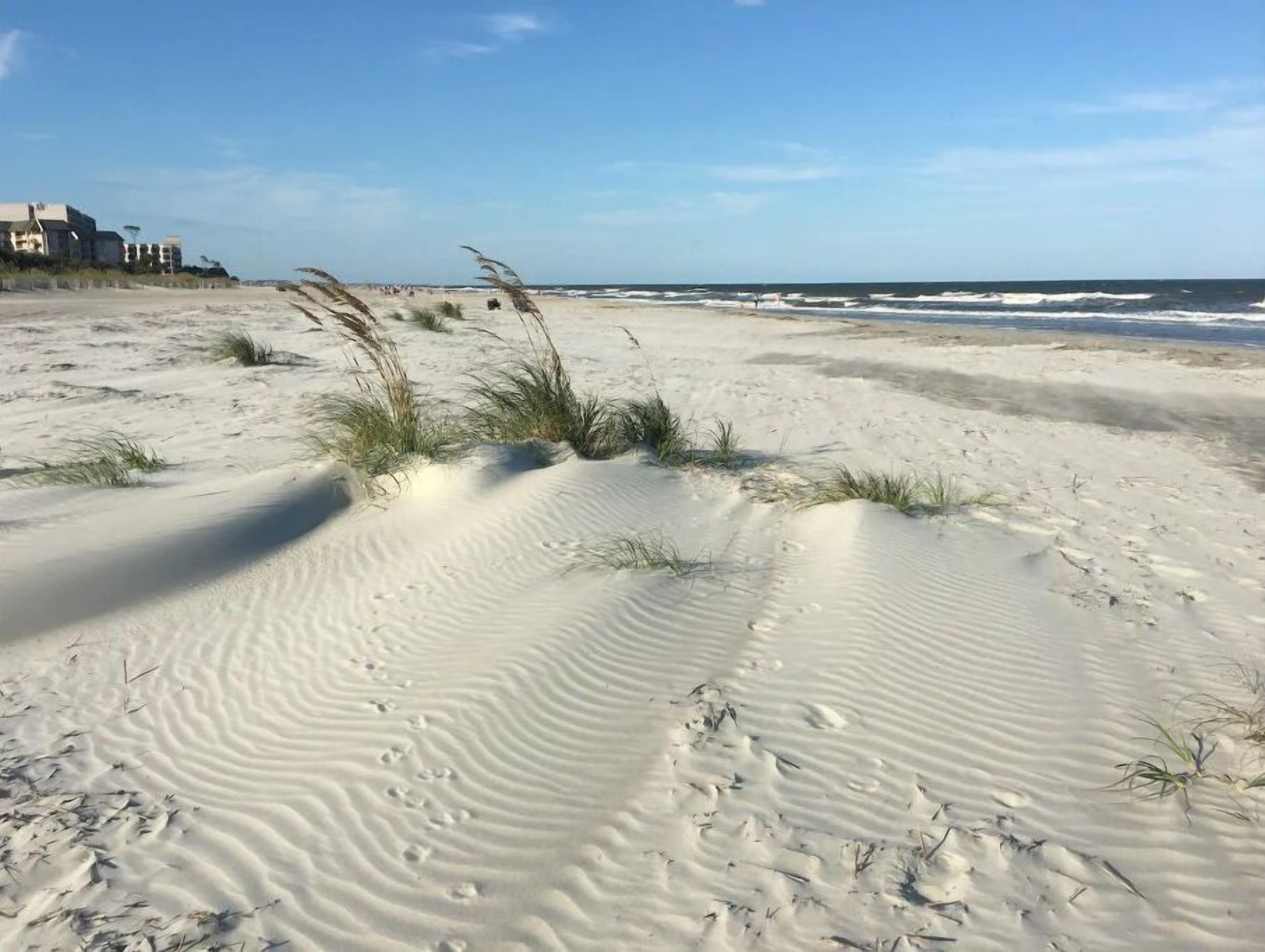 Nær stranden, solsenger og strandhåndklær