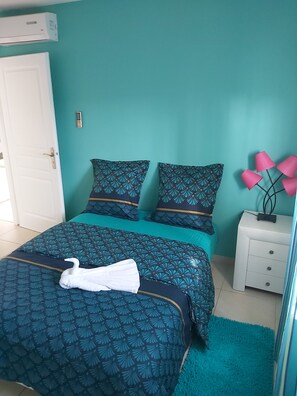 1 bedroom, desk, soundproofing, iron/ironing board - Charming apartment facing the Marina (Le Marin)