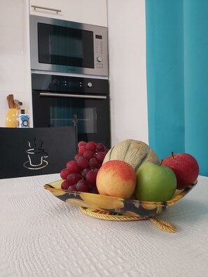 Fridge, microwave, oven, stovetop - Charming apartment facing the Marina (Le Marin)