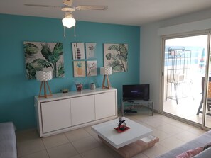 TV - Charming apartment facing the Marina (Le Marin)