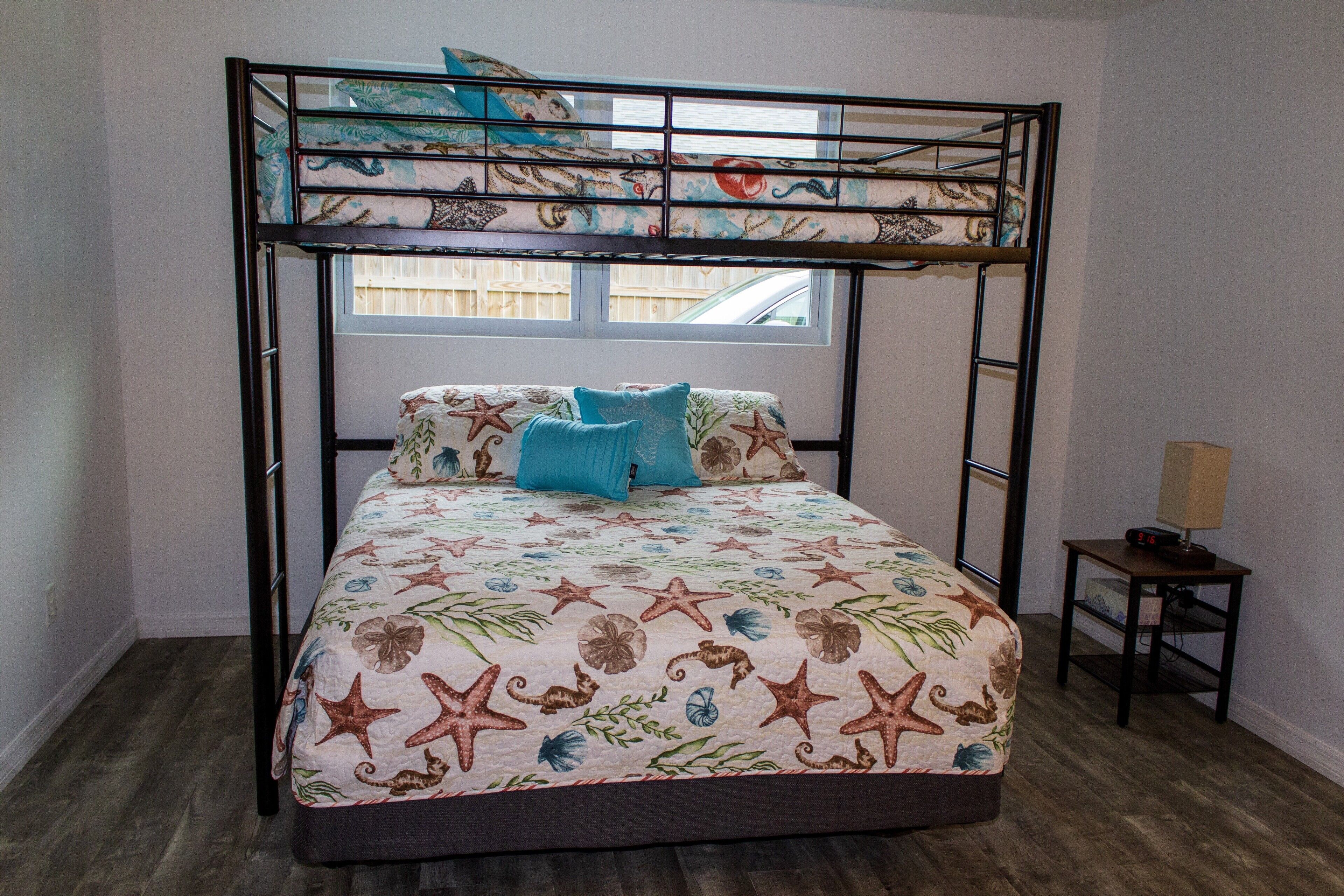 3 室のベッドルーム、アイロン / アイロン台、旅行用ベビーベッド、WiFi (無料)