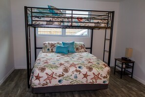 3 bedrooms, iron/ironing board, travel cot, free WiFi