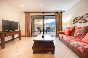 TV - Second-floor apartment with ocean & mountain views, outdoor pool & lanai, AC (Flamingo Beach)