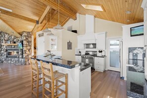 冰箱、微波炉、烤箱、炉灶