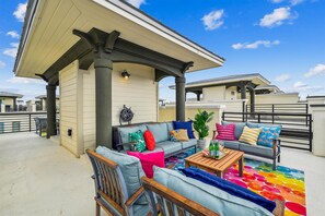 Property grounds - Blue Mountain Beach-Rooftop Deck-4BD/4BA-Gorgeous Sunsets-Heated Pool! (Santa Rosa Beach)