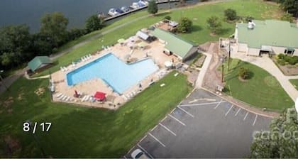 Lake Escape on Lake Tillery / Gated Community / High Speed Internet