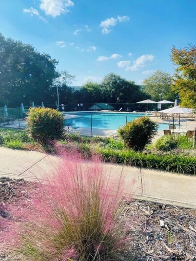 Lake Escape on Lake Tillery / Gated Community / High Speed Internet