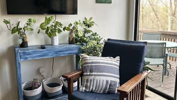 Smart TV, fireplace, table football, ping pong
