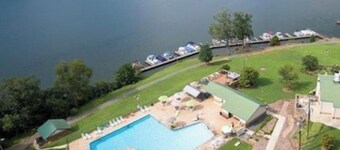 Lake Escape on Lake Tillery / Gated Community / High Speed Internet