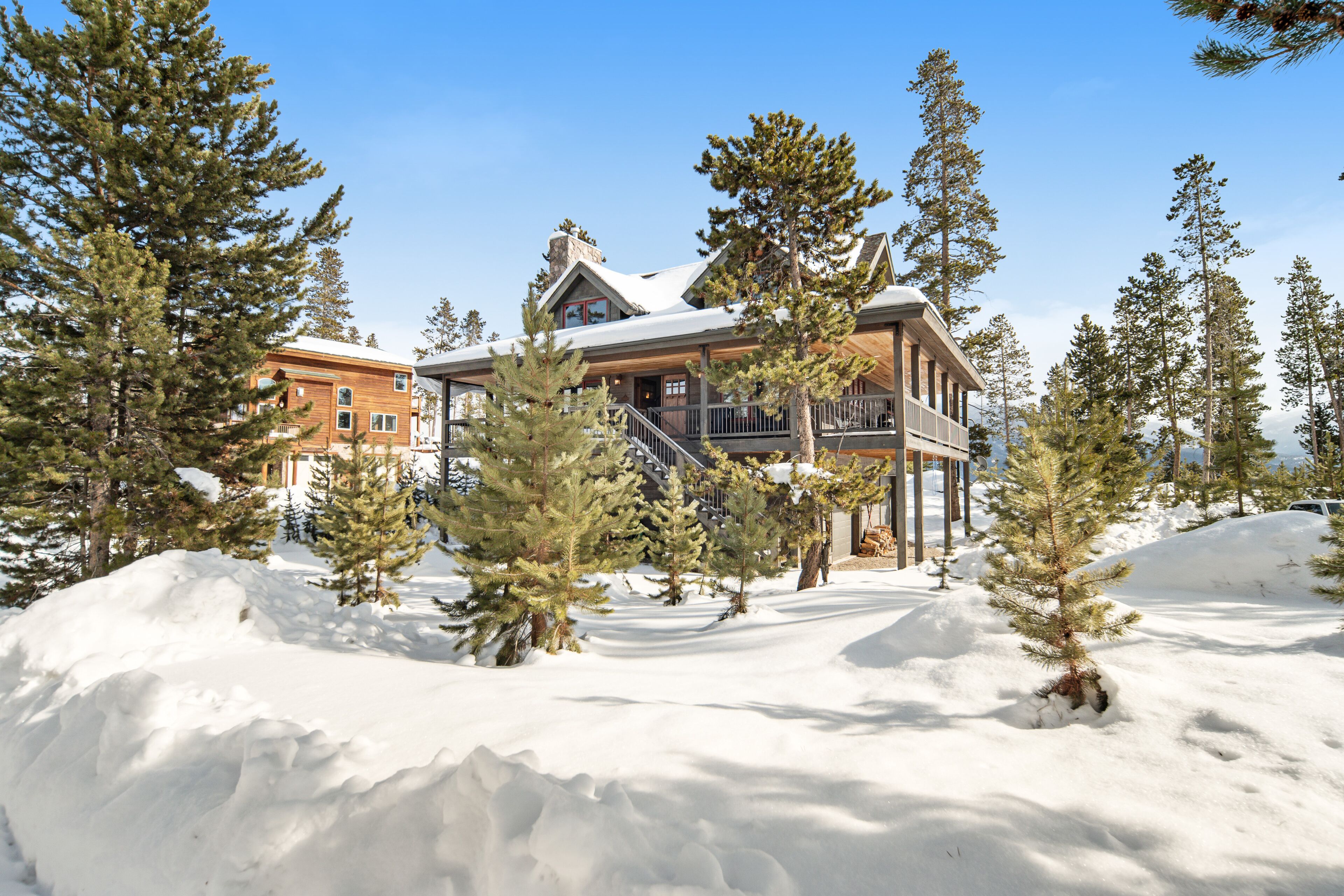 Dog-friendly home with views, WiFi, gas fireplace, & washer/dryer