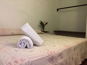 Departamento básico | 2 habitaciones, decoración personalizada y muebles diferentes 