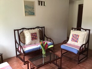 Departamento básico | Área de sala de estar | Televisión 