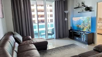 Smart TV, table tennis
