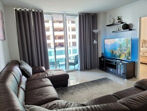 Smart TV, table tennis