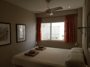 4 quartos, ferros/tábuas de passar roupa, Wi-Fi, roupa de cama