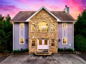 Exterior detail - Breathtaking Smokies Mtn Views, Hot Tub, Firepits, Game Room, Near Gatlinburg (Gatlinburg)