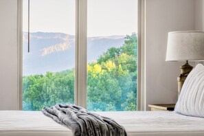 3 Schlafzimmer, Schreibtisch, Bügeleisen/Bügelbrett, Reisekinderbett