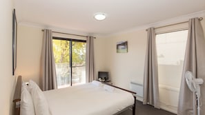 8 bedrooms, free WiFi, bed sheets