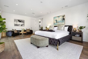 4 habitaciones, tabla de planchar con plancha, wifi y ropa de cama