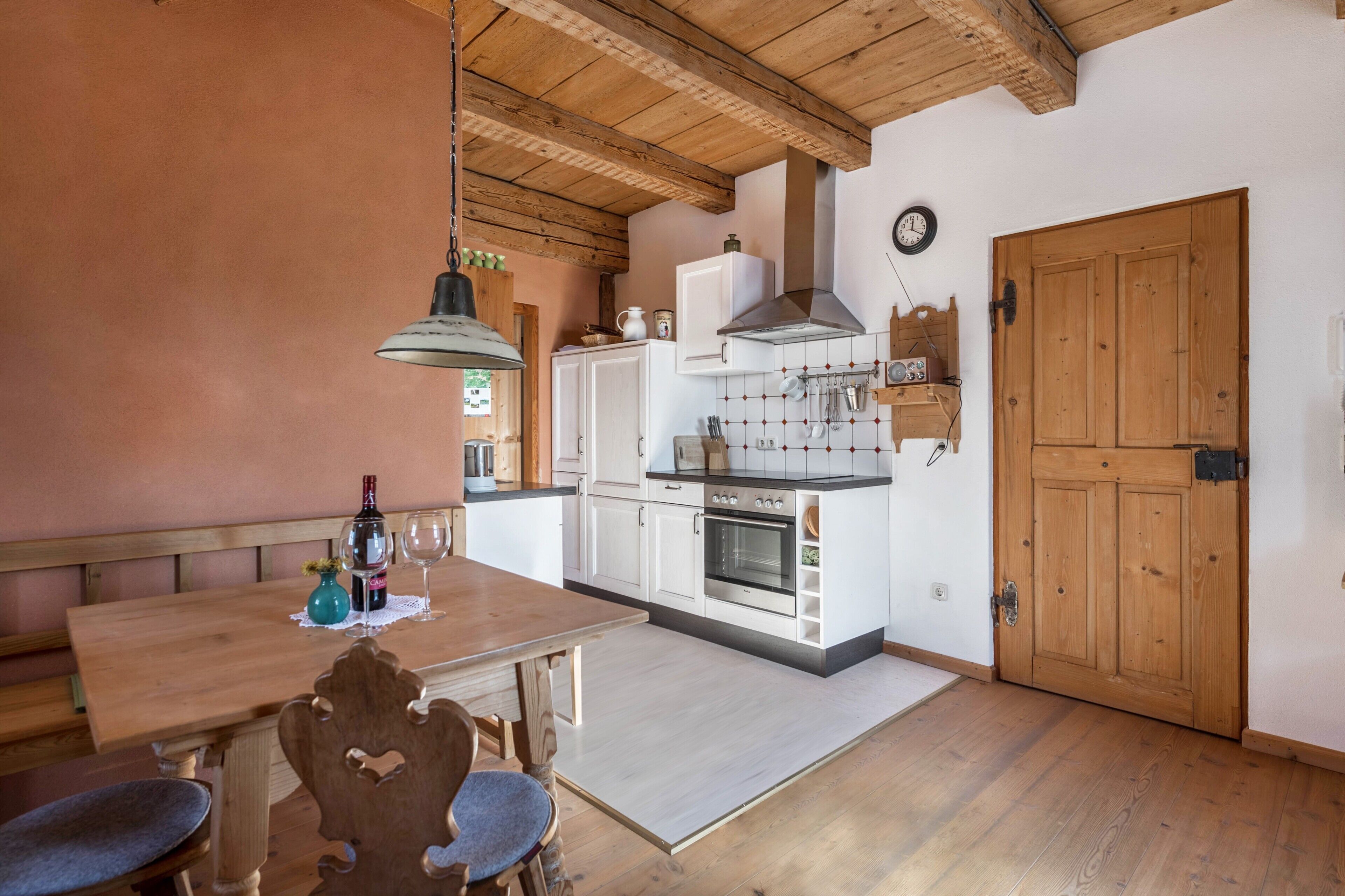 Fridge, oven, stovetop, electric kettle