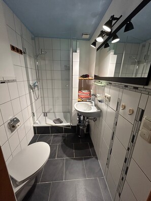 Shower, hair dryer, towels - Cozy Apartment "Ferienwohnung Filser" with Mountain View, Wi-Fi & Balcony; Parking Available (Unterammergau)