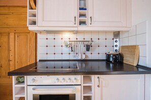 Réfrigérateur, four, plaque de cuisson, lave-vaisselle