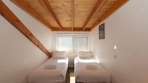 8 bedrooms, bed sheets