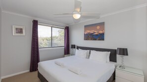 8 bedrooms, bed sheets - Kestrels Rest - 116 Gippsland Street (Jindabyne)