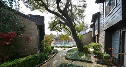 Houston TX -Med Center/NRG - 2Be/2Ba ALL Inclusive Condo Rice U. Downtown