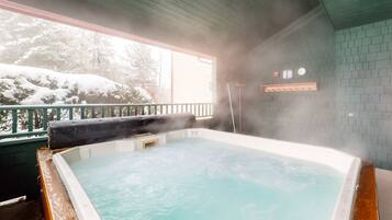 Bain à remous extérieur