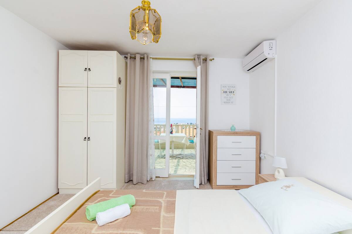 더블룸 (Double Room with Terrace and Sea View) | 2 개의 침실, 다리미/다리미판, 무료 WiFi, 침대 시트