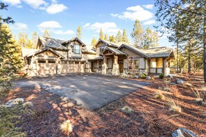 Exterior - Luxurious home with private hot tub, game room firepit, pool & tennis court (Sunriver)
