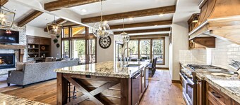 Luxurious home with private hot tub, game room firepit, pool & tennis court