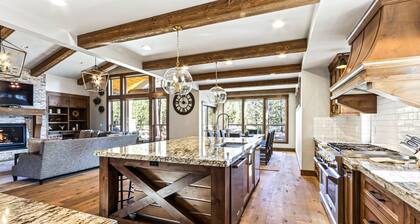 Luxurious home with private hot tub, game room firepit, pool & tennis court