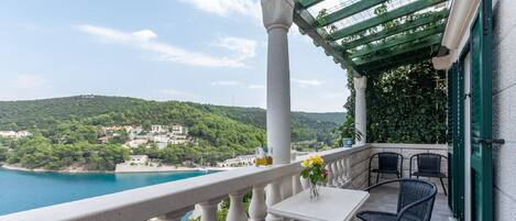 Apartment (Two Bedroom Apartment) | Balcony