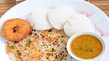 Desayuno buffet (INR 800 por persona)