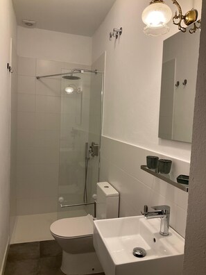 Superior Double Room, Ensuite (Clavo) | Bathroom - Casa de las Especias (Sanlucar de Barrameda)