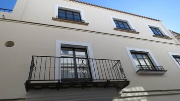 Habitación doble, baño privado (Canela) | Exterior