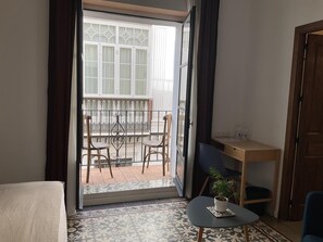 Habitación doble, baño privado (Canela) | Terraza o patio