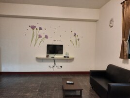 Family Quadruple Room | Desk, free WiFi