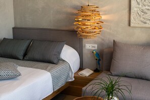 Junior Suite with Old Town View | 1 間臥室、客房內保險箱、獨特裝潢、布置獨特