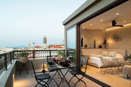 Superior Suite with Panoramic View | 1 bedroom, in-room safe, individually decorated, individually furnished