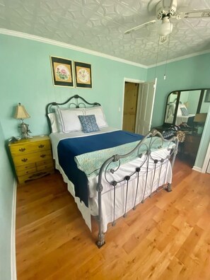 1 bedroom, in-room safe, iron/ironing board, free WiFi - Lazy Dog Acres (Ehrhardt)