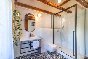 Bathtub, hair dryer, towels